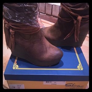 Sbicca brand Tavie style wedge booties